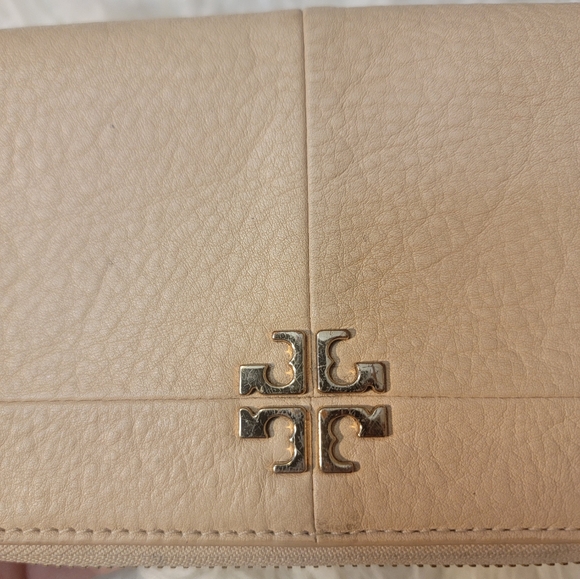 Tory Burch Leather Wristlet + Angara sterling silver and garnet pendant - Picture 7 of 16